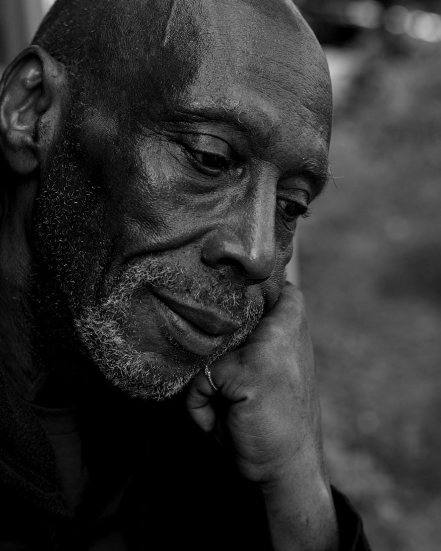 Otomotiv firmasının süreç olgunluk seviyesine ulaşmak için yaptığı gap analizi ve iyileştirme adımlarını gösteren bir infografik