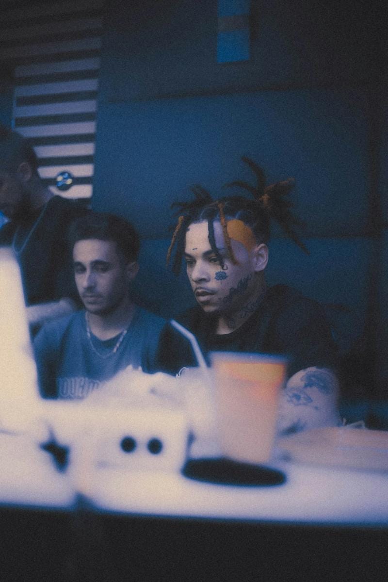 Çocuklara psikolojik destek sağlayan uzmanlar ve aileler